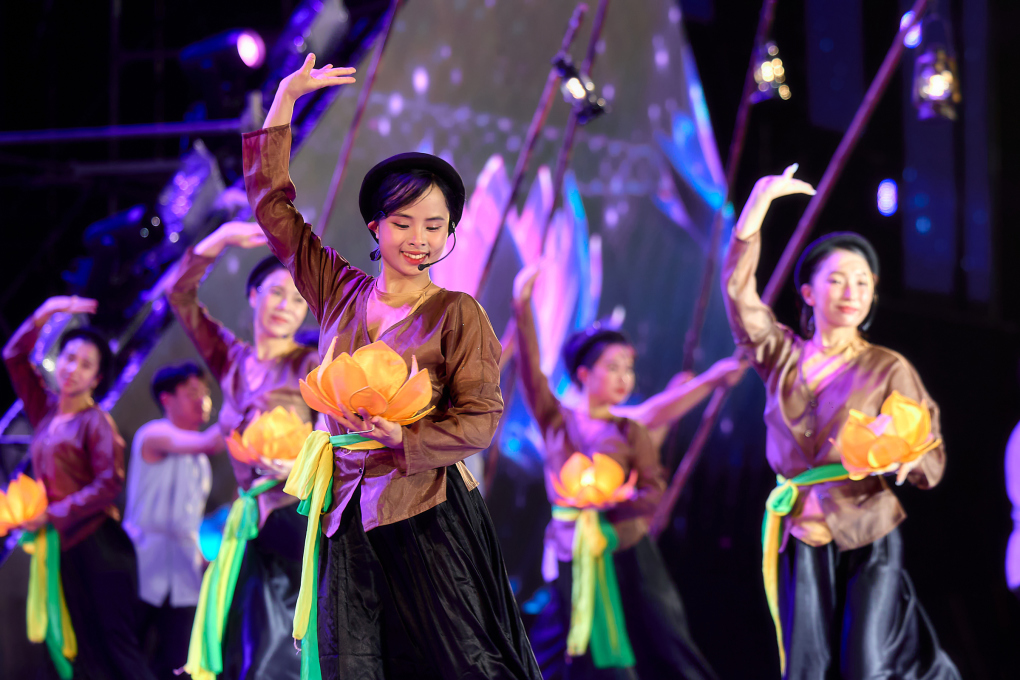 Chương trình nghệ thuật sân khấu hóa tại lễ hội du lịch biển Sầm Sơn 2024. Ảnh: Lê Hoàng