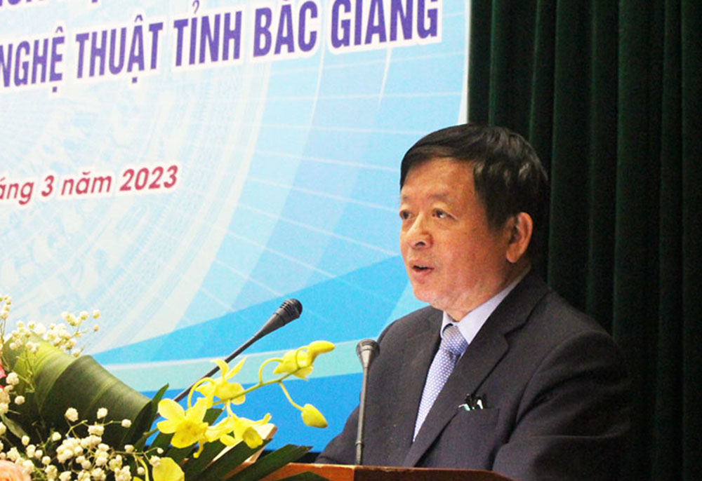 PGS. TS, nhạc sĩ Đỗ Hồng Quân phát biểu tại hội thảo.