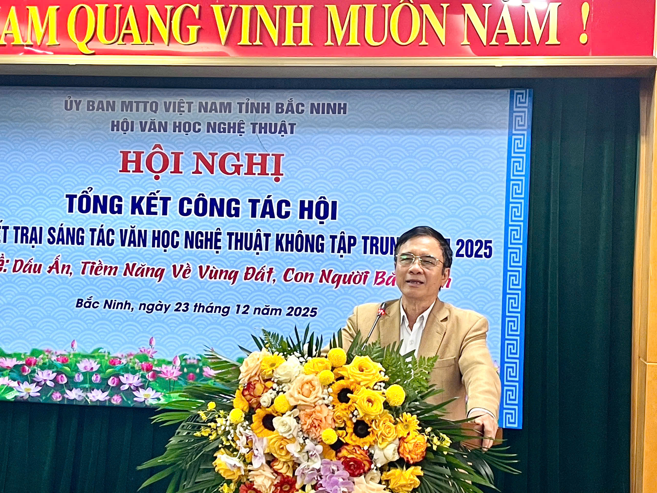 Nhạc sĩ Nguyễn Tuấn Khương - Chủ tịch Hội VHNT tỉnh Bắc Ninh chủ trì Hội nghị