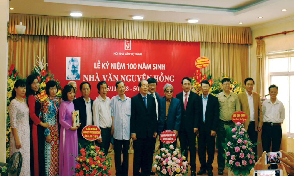 Lễ kỷ niệm 100 năm ngày sinh nhà văn Nguyên Hồng tại Hội Nhà văn Việt Nam năm 2019. Ảnh: Thu  Hà